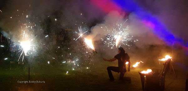 Hochzeitsfeuershow bei der Robaria-Show mieten