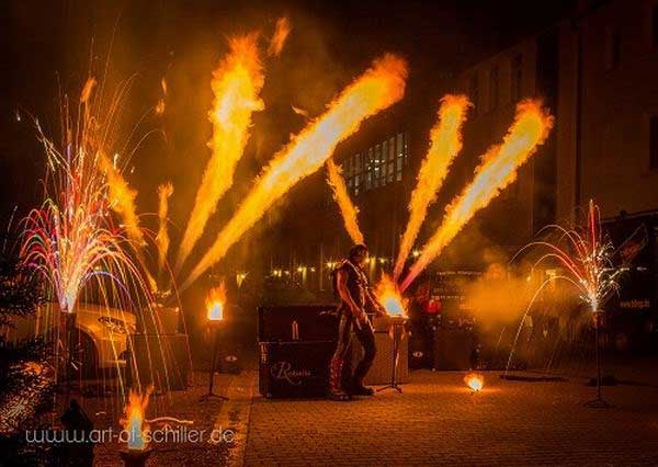 Feuershow und Schlangenshow bei der Robaria-Show buchen