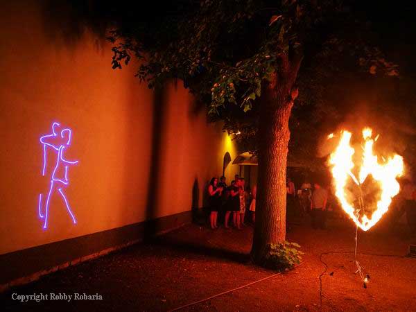 Hochzeitsfeuershow buchen bei der Robaria-Show buchen