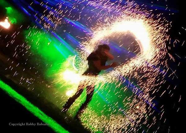 Hochzeitsfeuershow von der Robaria-Show buchen