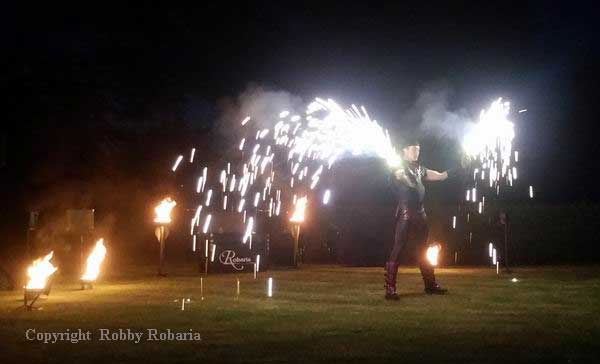 1A Feuershow bei der Robaria-Show buchen