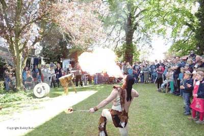 Feuershow als Nachmittagprogramm