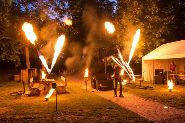 Feuershow Thüringen ist ein Variante der Robaria-Show
