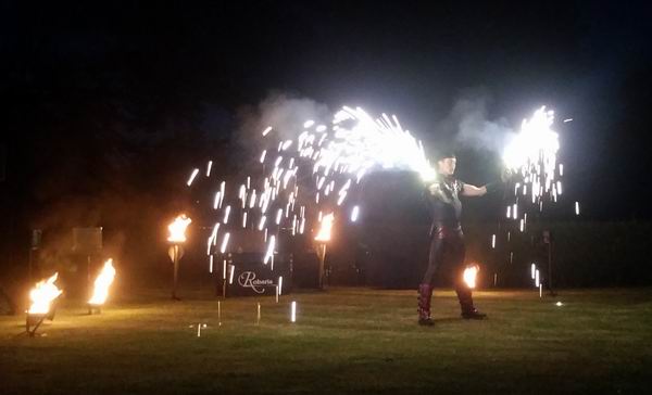 1A Feuershow bei der Robaria-Show buchen